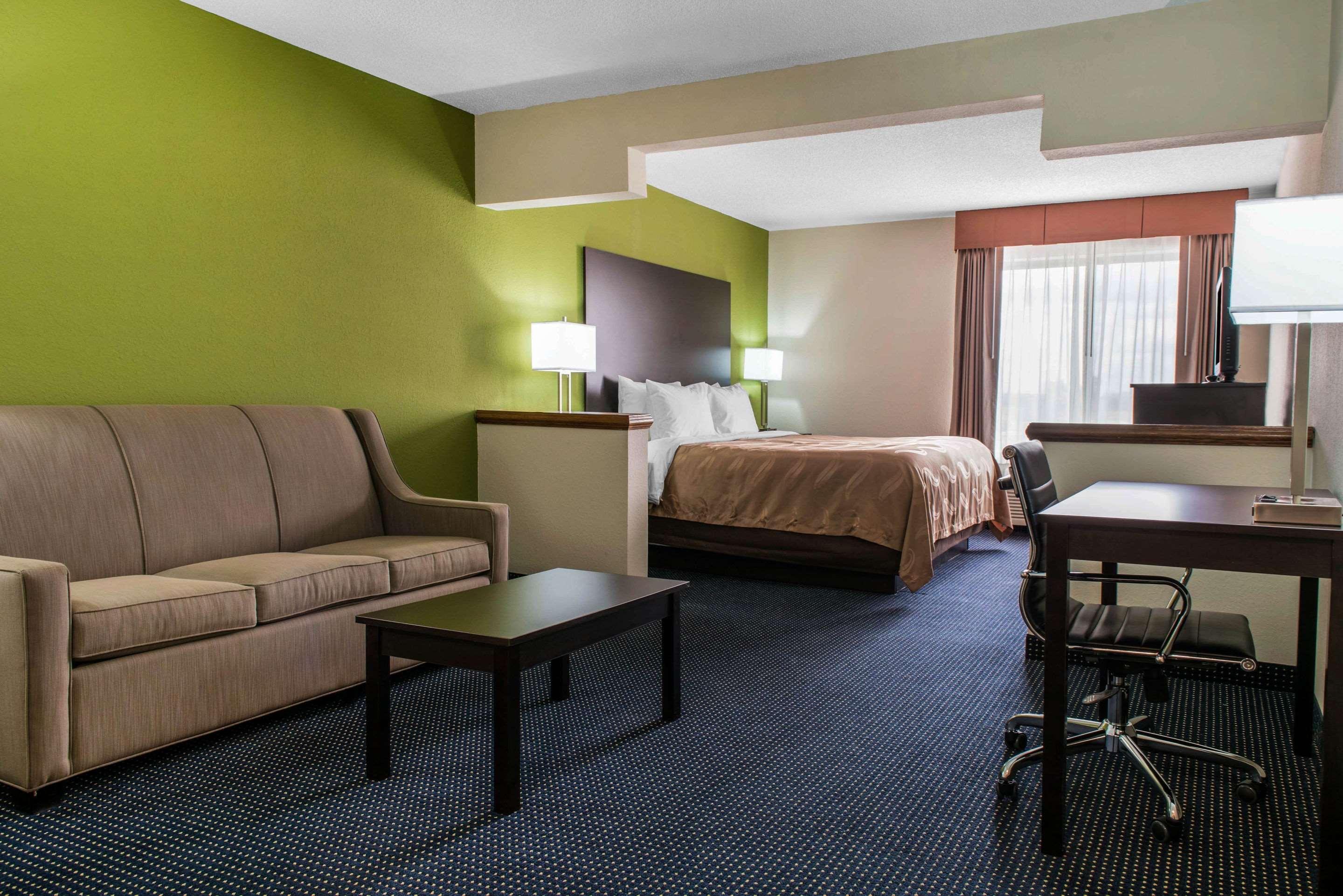 Quality Inn & Suites Anderson I-69 Buitenkant foto