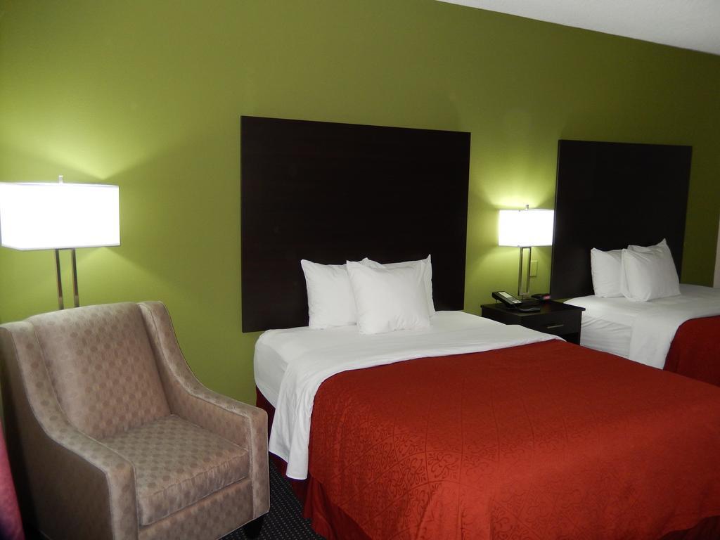 Quality Inn & Suites Anderson I-69 Buitenkant foto