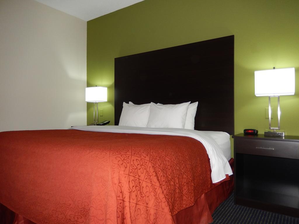 Quality Inn & Suites Anderson I-69 Buitenkant foto