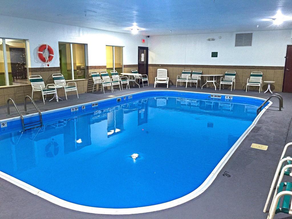 Quality Inn & Suites Anderson I-69 Buitenkant foto