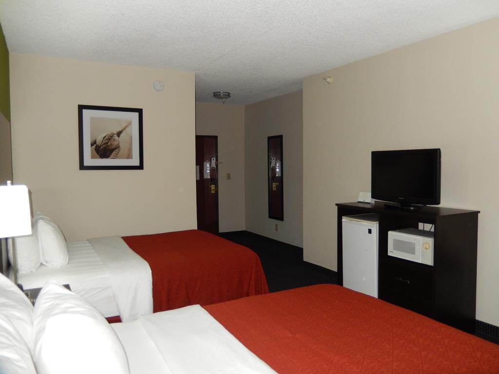 Quality Inn & Suites Anderson I-69 Buitenkant foto