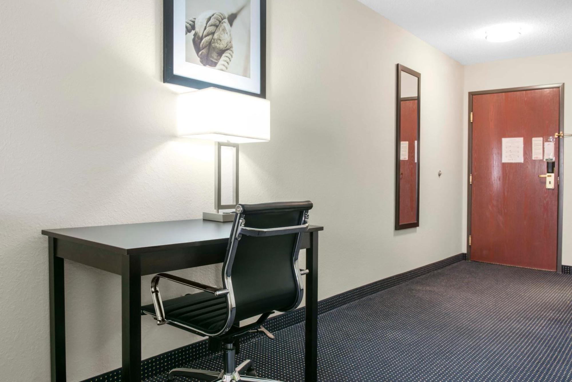 Quality Inn & Suites Anderson I-69 Buitenkant foto