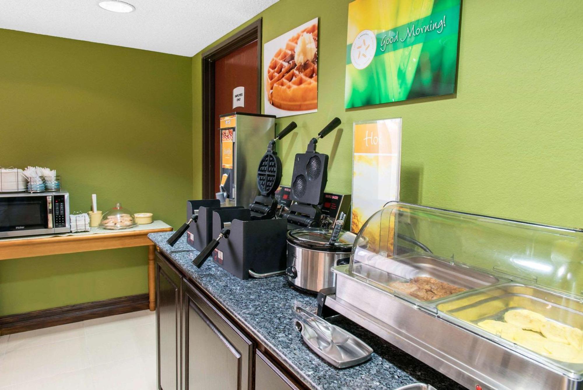Quality Inn & Suites Anderson I-69 Buitenkant foto
