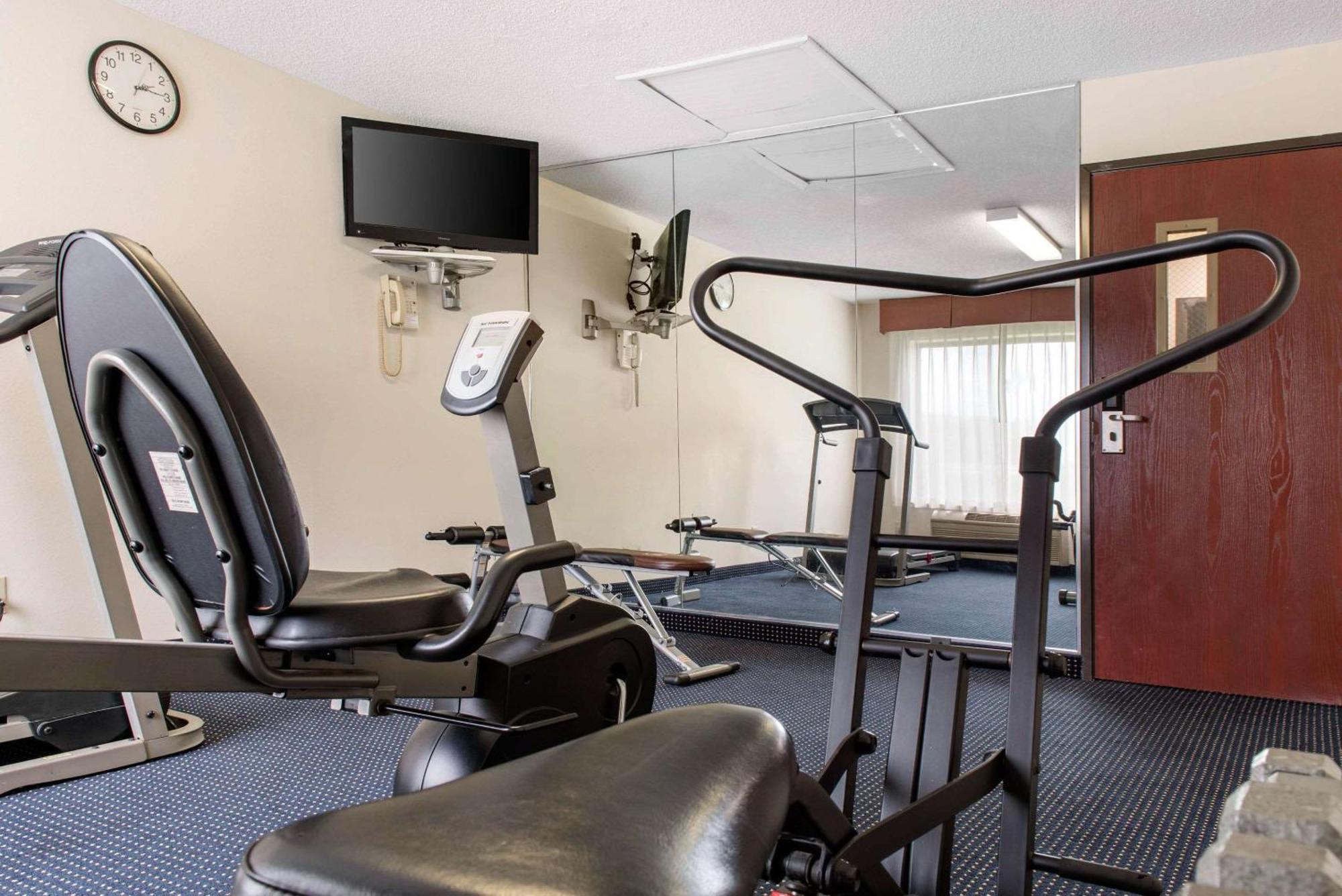Quality Inn & Suites Anderson I-69 Buitenkant foto