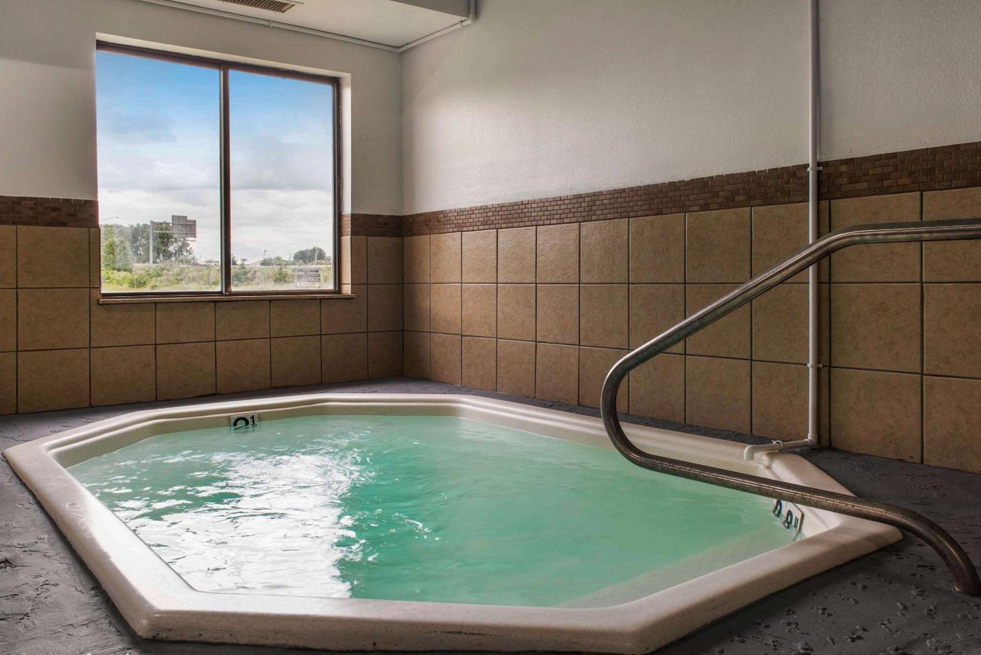 Quality Inn & Suites Anderson I-69 Buitenkant foto