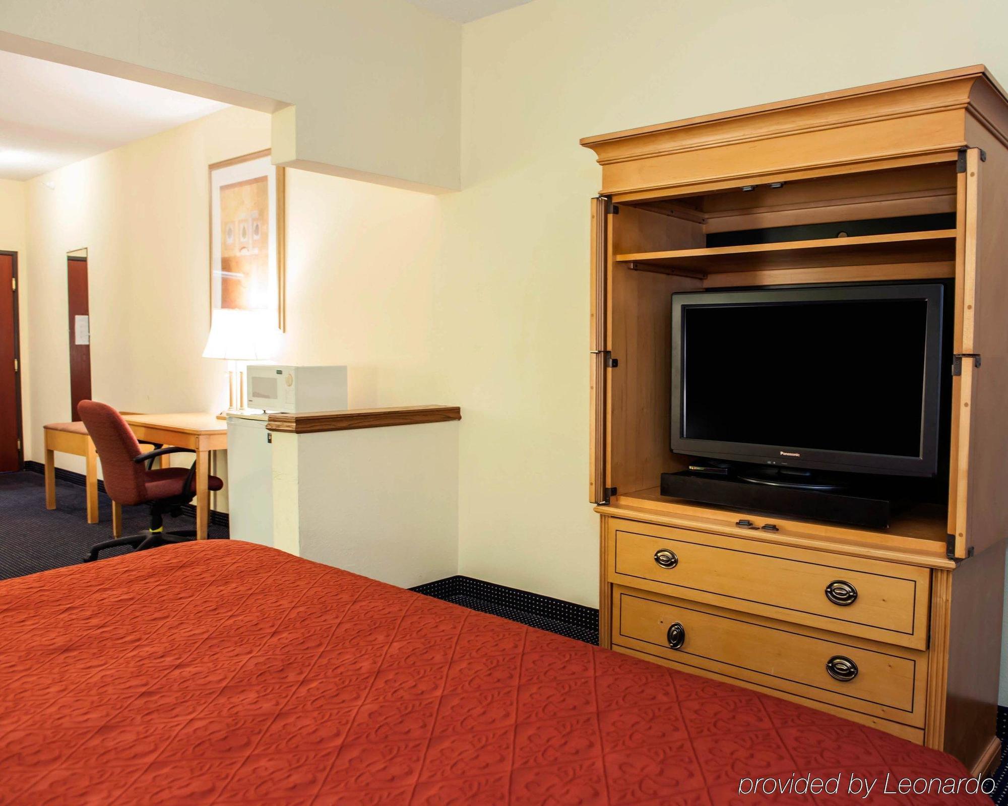 Quality Inn & Suites Anderson I-69 Buitenkant foto